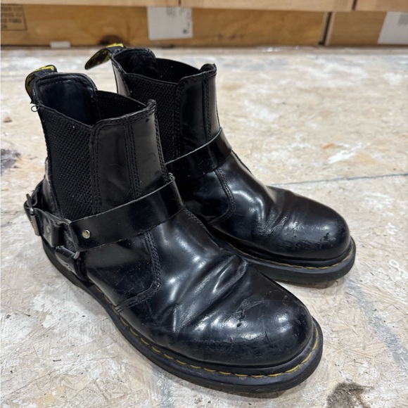 Dr. Martens slightly worn motorcycle Chelsea boot 9.5 - Picture 2 of 8